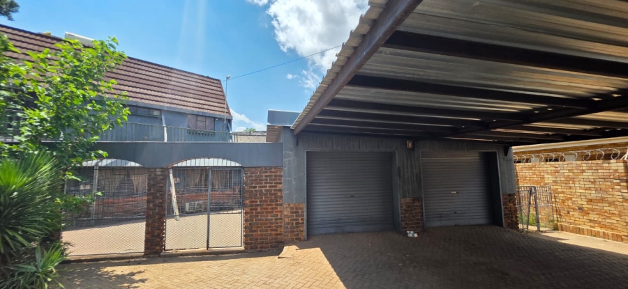 6 Bedroom Property for Sale in Wilkeville North West